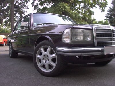 Keywords: Mercedes; W123; 200D; restauriert